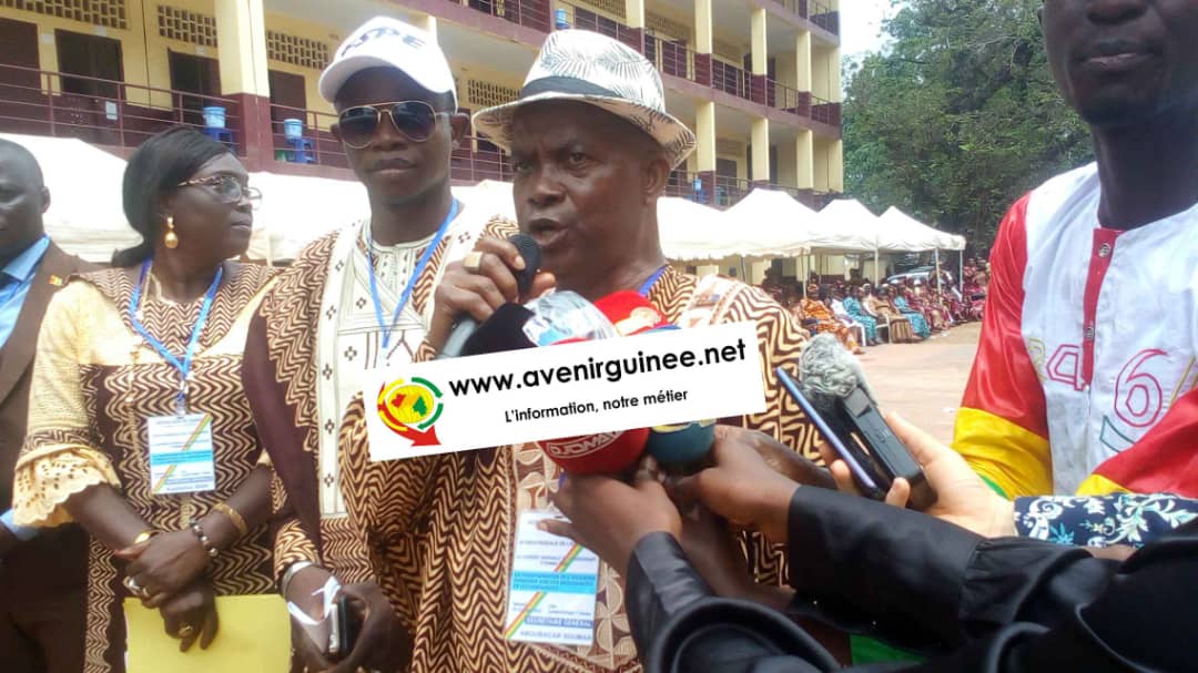 Manque d’établissements scolaires : Soumah du SLECG accuse les ‘’ bandits en col blanc’’