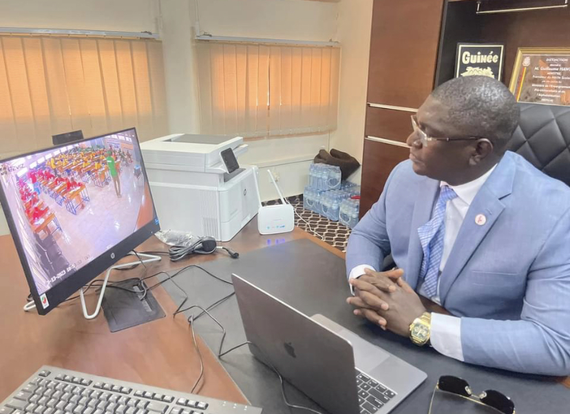 Caméras dans les salles d’examen: le ministre Guillaume procède à une première expérimentation à partir de son bureau