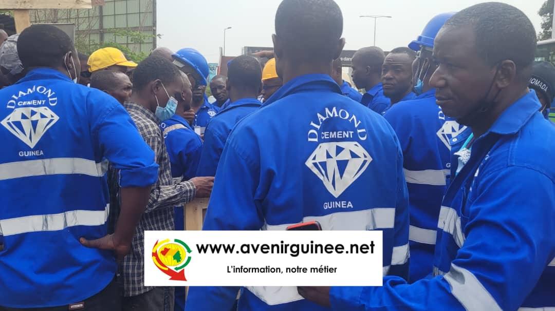 Manif à Kaloum: les travailleurs de Diamond Ciment interpellent les autorités sur leurs conditions…