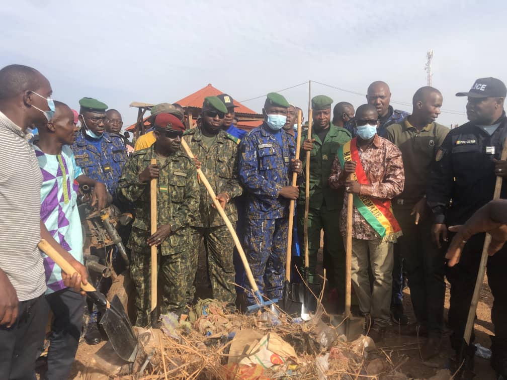 Journée d’assainissement Civique à Kourémalé: les autorités civilo-militaires déclarent la guerre aux ordures