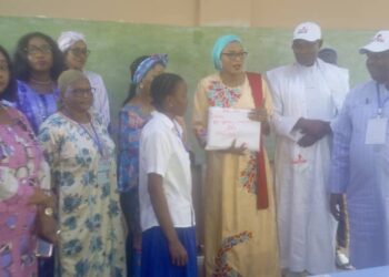 Dixinn : la ministre Diaka Sidibé lance les épreuves du BAC