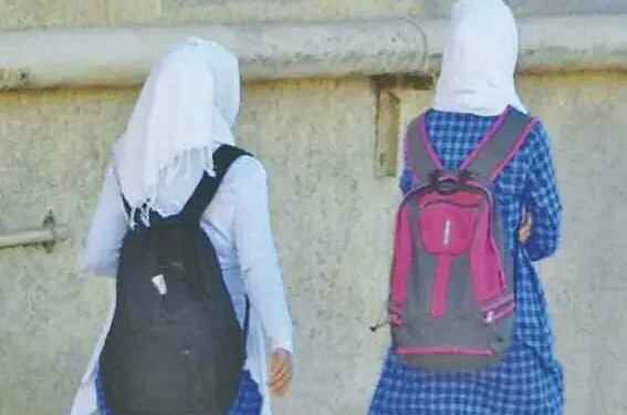 Des élèves voilées