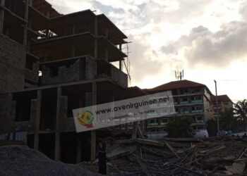 L’un des blocs des logements sociaux s’effondre à Matoto, les recherches en cours