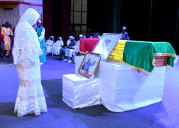 Décès de Hadja Rabiatou Serah Diallo : les Conseillers nationaux rendent un vibrant hommage à l’ex Présidente du CNT