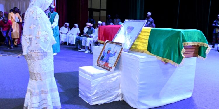Décès de Hadja Rabiatou Serah Diallo : les Conseillers nationaux rendent un vibrant hommage à l’ex Présidente du CNT