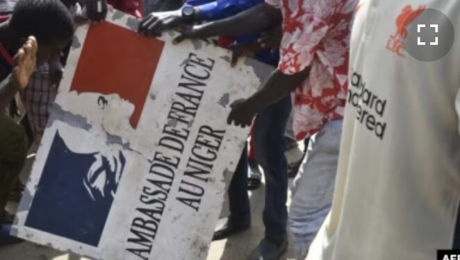 Niger : le régime militaire expulse l’ambassadeur de France