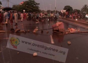 Yimbaya: des jeunes en colère dans la rue, perturbent la circulation sur l’autoroute