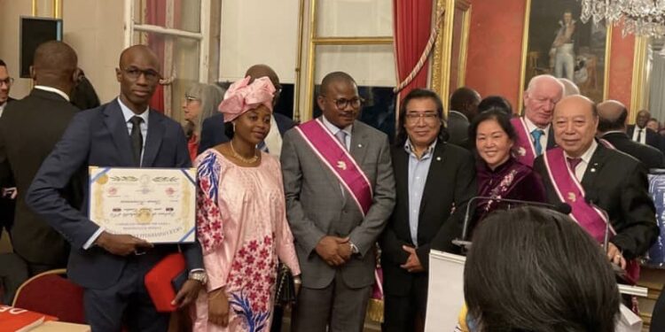 Paris : Dr Dansa diplômé et médaillé d’or de la ligue universelle du bien public
