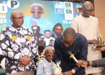 Le Ministre Alpha SOUMAH réitère l&rsquo;engagement du gouvernement à accompagner Grand P 