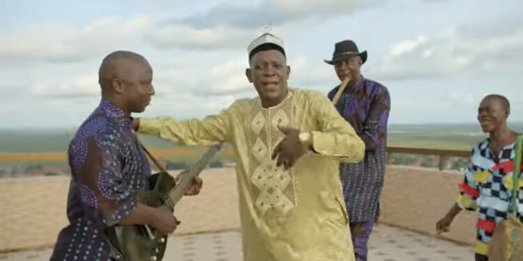 Après « Minuit », l’artiste Lama Sidibé livre le clip « Guidho Gagno »