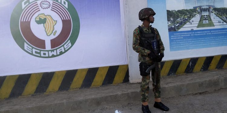 Niger: l&rsquo;option d&rsquo;une opération militaire de la Cédéao mise en veilleuse?