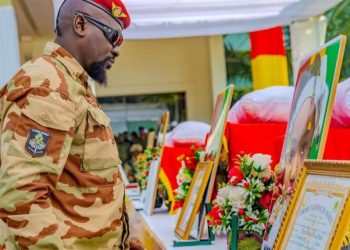 Colonel Doumbouya décerne la Croix de guerre (à titre posthume) aux militaires tués le 04 novembre 