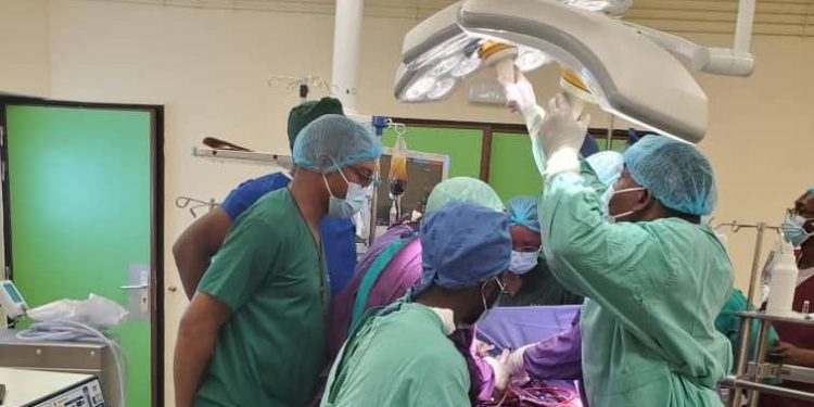 Une fillette de 9 ans sauvée par des médecins après avoir reçu une flèche en plein cœur
