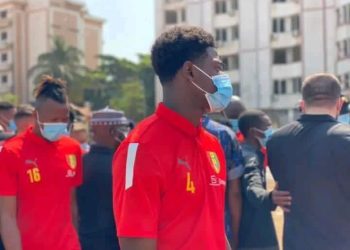 Kaloum: les joueurs du syli sur le lieu du drame, expriment leur Solidarité aux victimes