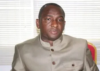 Le blocage politique de la Ve République : la réforme des retraites en France votée après l’utilisation du 49.3 (Par Aboubacar Camara)