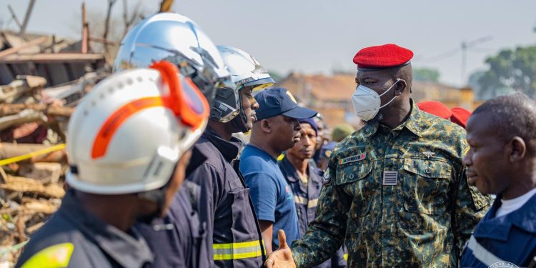 Explosion à Kaloum: colonel Doumbouya sur les lieux, une semaine après…