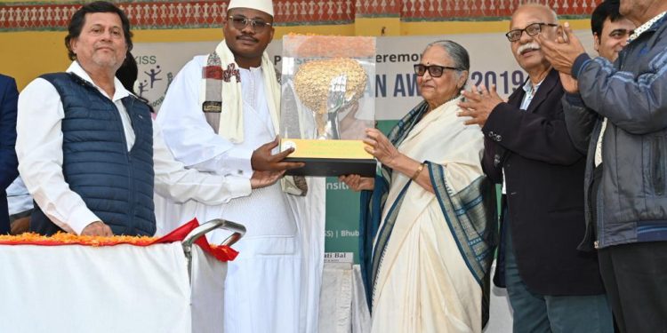 Inde : Distinction de Dr Dansa KOUROUMA par l’Institut Kalinga de technologie industrielle et des sciences sociales