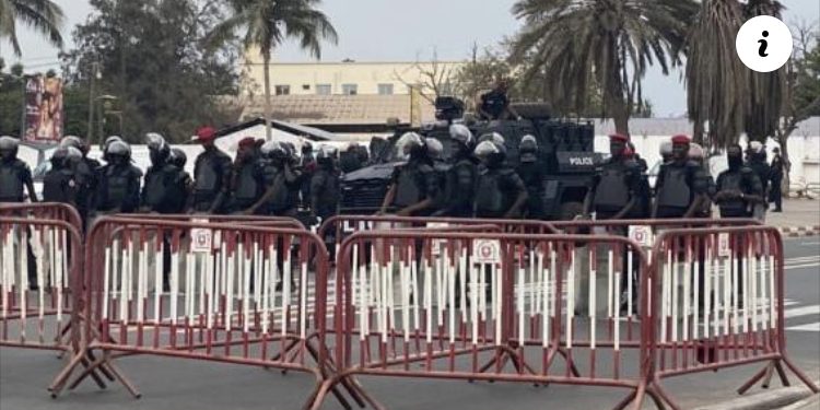 Sénégal: le maire de Dakar interdit la manif contre le report de la présidentielle