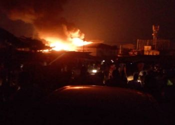 Urgent: une usine de matelas en feu à Gbessia, commune de Matoto