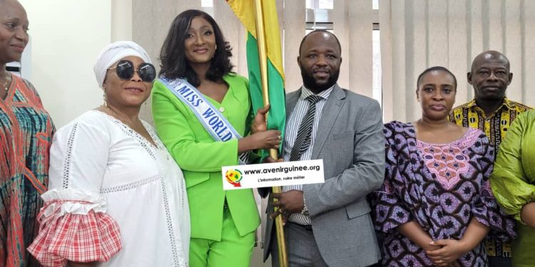 Concours de beauté Miss monde 2023 : le ministère de la culture remet le drapeau à la candidate Makia Bamba