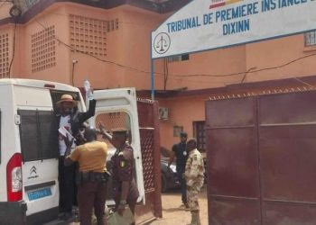 “ Continuez le combat “, lance Pendessa en route pour la prison