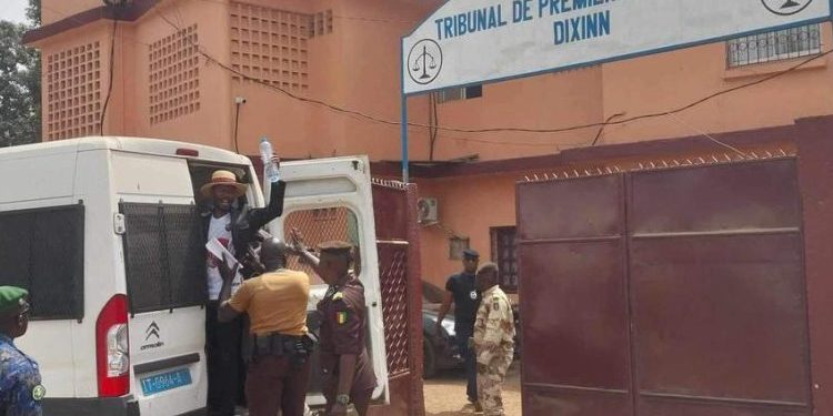 “ Continuez le combat “, lance Pendessa en route pour la prison