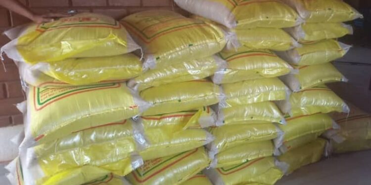 Ramadan : la mère du président de la transition offre des vivres à la presse