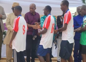 De retour de Nouakchott, les équipes scolaires présentent leurs médailles  aux autorités