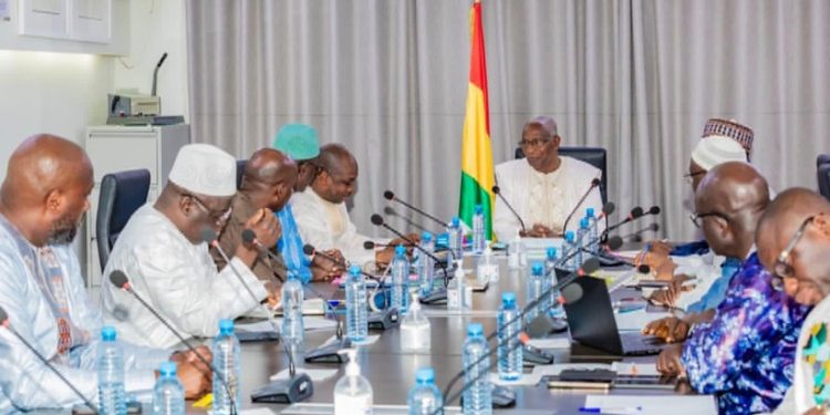 Comment résoudre la crise énergétique ? le PM Bah Oury et les acteurs en quête de solutions