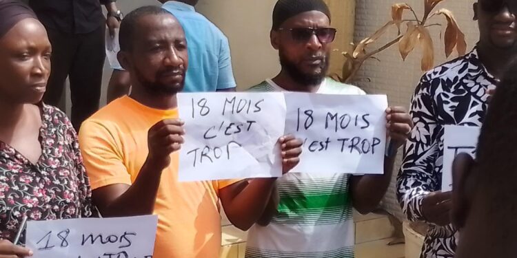 18 mois sans salaire : des travailleurs de CIS médias manifestent