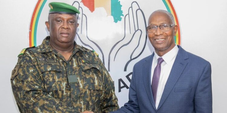 Le premier ministre Bah Oury visite le centre national d’alerte précoce
