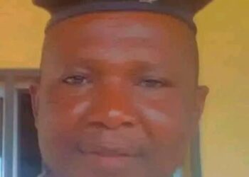 Un commissaire de police poignardé par un jeune alors qu&rsquo;il rentrait de son service