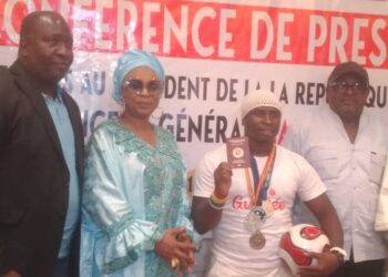 Humanitaire : la Fondation MAFAC reconnaît les bienfaits du Gl Doumbouya, apporte son soutien au jongleur IYA Traoré