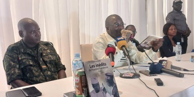 Les inédits de l&rsquo;Histoire Guinéenne, Tome 2:  Moussa Touré dédicace son livre aux 72h du livre