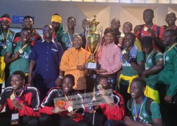 Sport : l&rsquo;équipe Guinéenne de Handball Junior rentre avec le Trophée IHF et des Médailles
