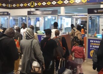 Saisie de drogue à l’aéroport AST : une femme interceptée avec près de 10 kilogrammes de cocaïne