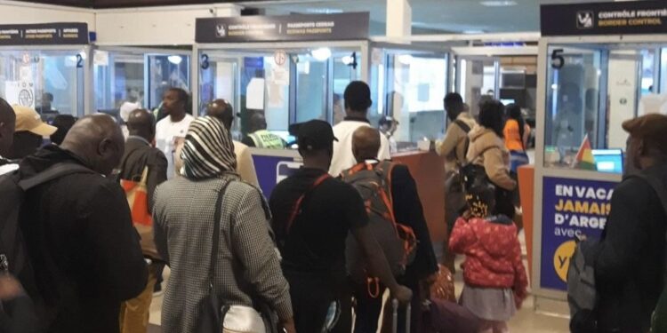 Saisie de drogue à l’aéroport AST : une femme interceptée avec près de 10 kilogrammes de cocaïne