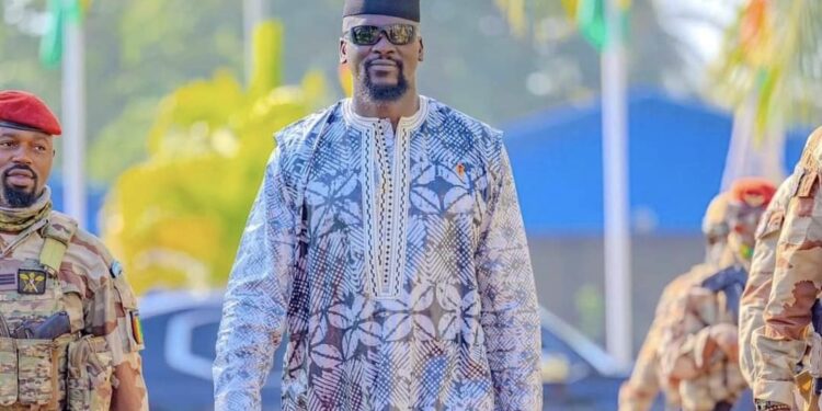 Le Général Mamadi Doumbouya ,le Soldat Du Redressement De La Démocratie(Par Billy Keita)