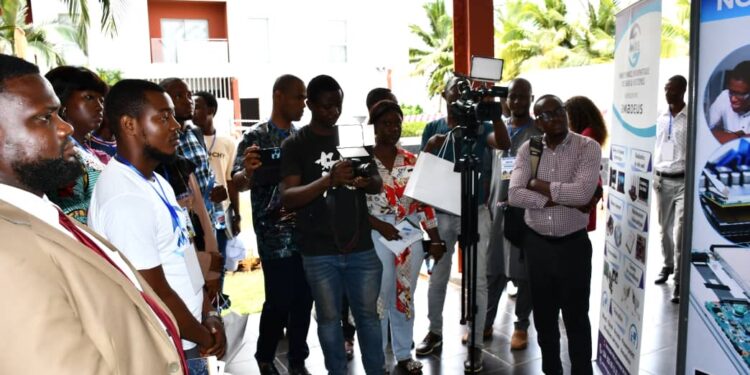 3è édition du SIFIMBAM : MIRS GUINÉE confirme son statut de la meilleure entreprise de distribution des équipements informatiques en Guinée et tente de devenir le fournisseur officiel en équipements informatiques des sociétés de banque, de monétique, d&rsquo;assurance et de microfinances de la Guinée