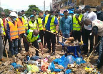 Assainissement : à Gbessia, les autorités et les citoyens front commun contre les ordures