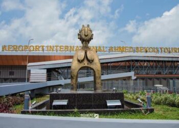 Aéroport AST : plusieurs kilogrammes de cocaïne et devises saisis