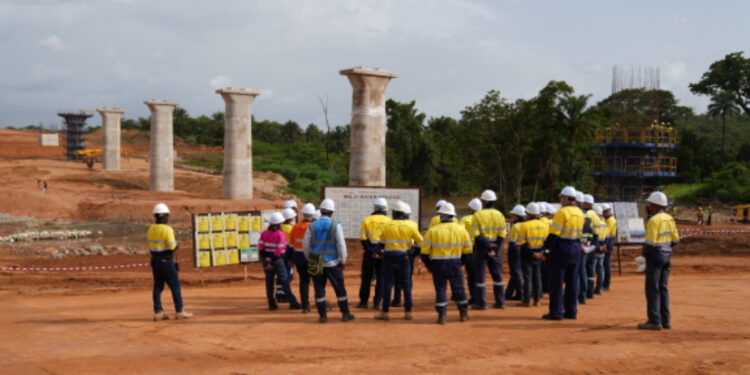 Rio Tinto SimFer annonce la fin des travaux des pieux de pont sur l’embranchement ferroviaire de Beyla – Kérouané