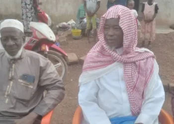 Siguiri : des millions, des objets et des vivres offerts à Doumbouya qui adhère à l&rsquo;islam après 30 ans d&rsquo;adoration occulte