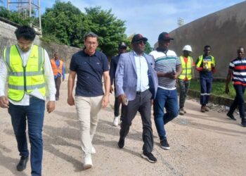 Stade du 28 septembre : Bouba Sampil et  l’expert de la FIFA visitent les travaux
