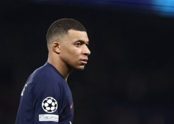 Le bras de fer entre Kylian Mbappé et le PSG : le français réclame près de 55 millions d’euros