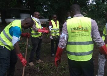 25 août 1958 : la jeunesse révolutionnaire du parti nettoie le mausolée de la Camayenne