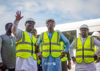 Aéroport AST : le PM Bah Oury constate une évolution de 75 % des travaux lors de sa visite