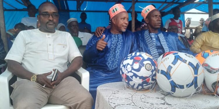 Hamidou Barry accompagne la jeunesse de Dubréka lors de la finale du tournoi de la Fédération de Football de Bawa