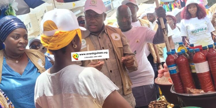 RGPH-4 : Le ministre Ismaël Nabé lance une campagne de sensibilisation auprès des femmes des marchés de Conakry
