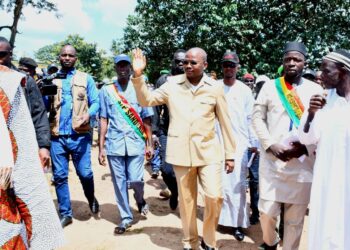 Faranah : Le Président du CNT porté en triomphe par les populations de Sandenia, Kalia, et Marrela